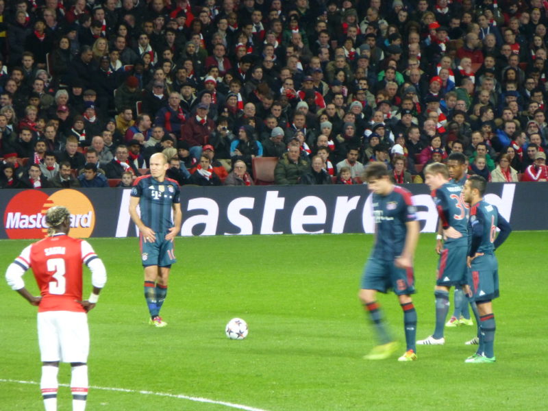 Bayern Munich players taking a free kick