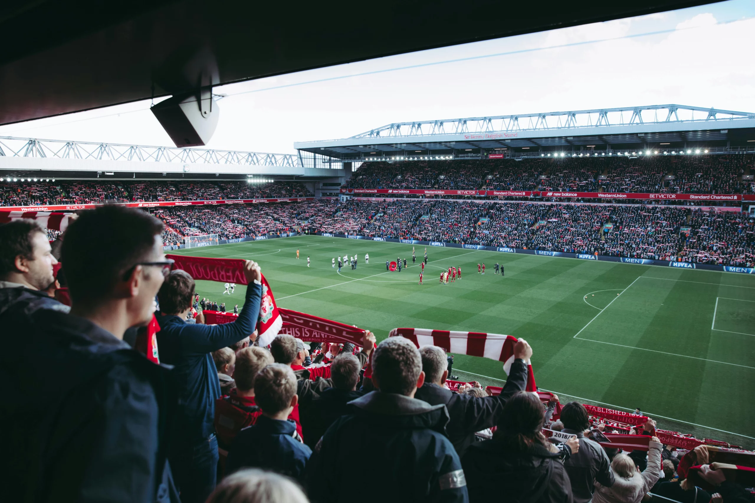 A picture of a crowd looking at a football field during a Champions League matcht.