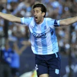 Diego Milito celebrating a goal in a Racing Club jersey