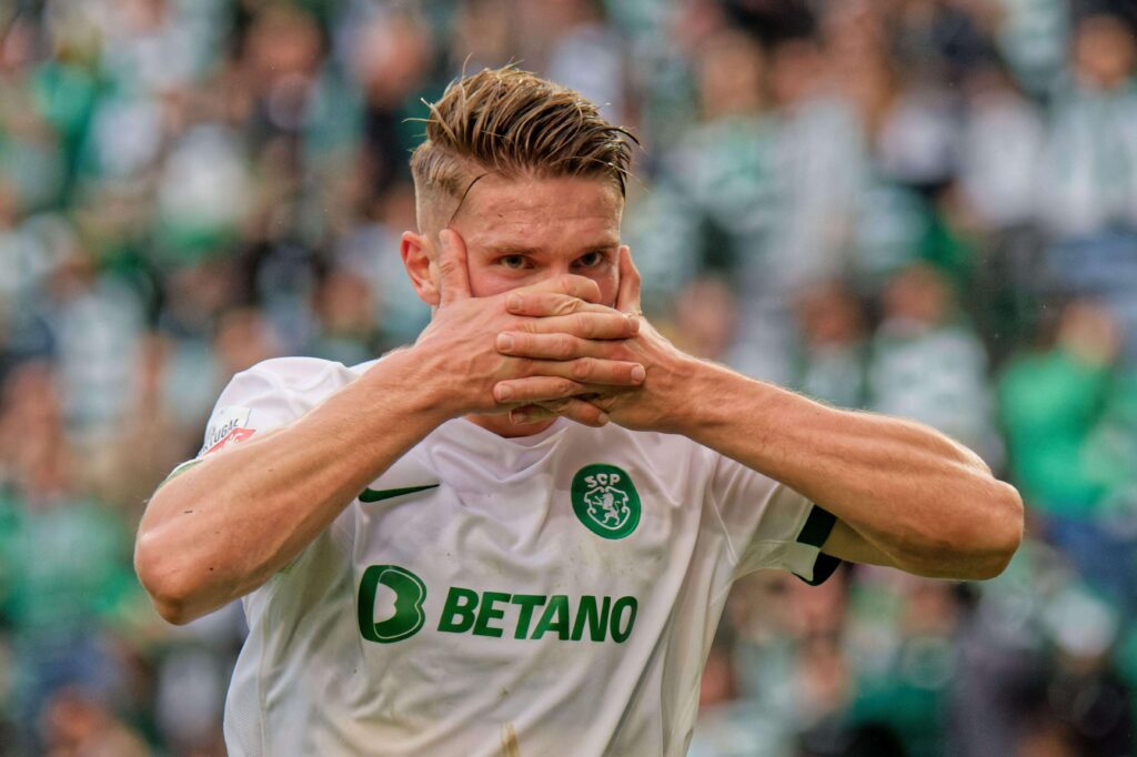 Viktor Gyokeres (9 Sporting CP) celebrates his goal during the Liga Portugal game between Sporting CP and Portimonense SC